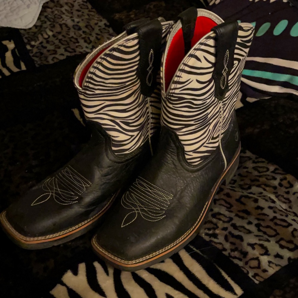 Ariat women’s cowboy boots 7 1/2❤️